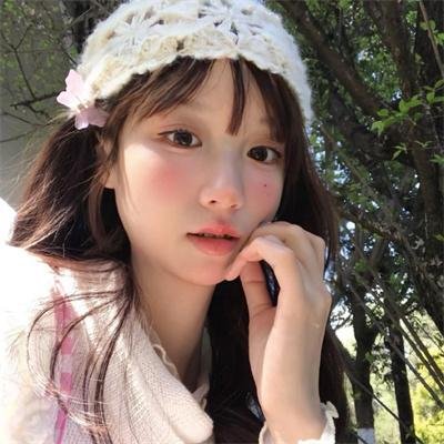 9顶假发的女孩